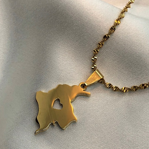 18KGP Stainless Steel Colombia 🇨🇴 Map Necklace - Picture 4 of 6